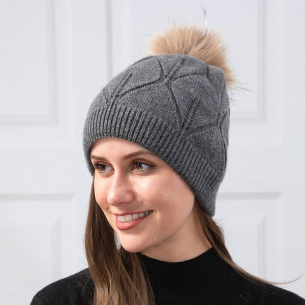wool hat with detachable pomom